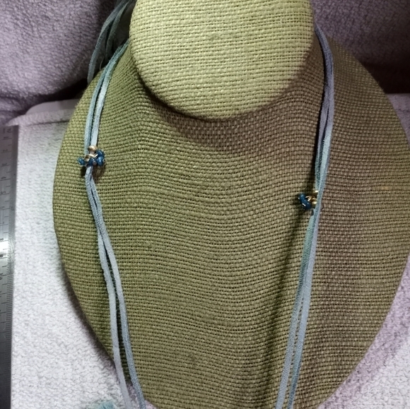 Grey leather cord decorative goldtone pendants and beads necklace - Picture 2 of 6
